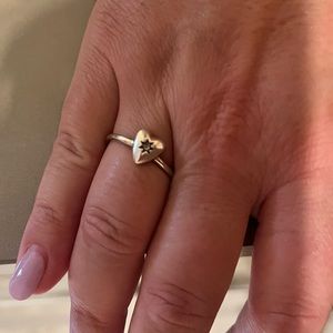 Kendra Scott sterling silver heart ring with stone in the middle size 8